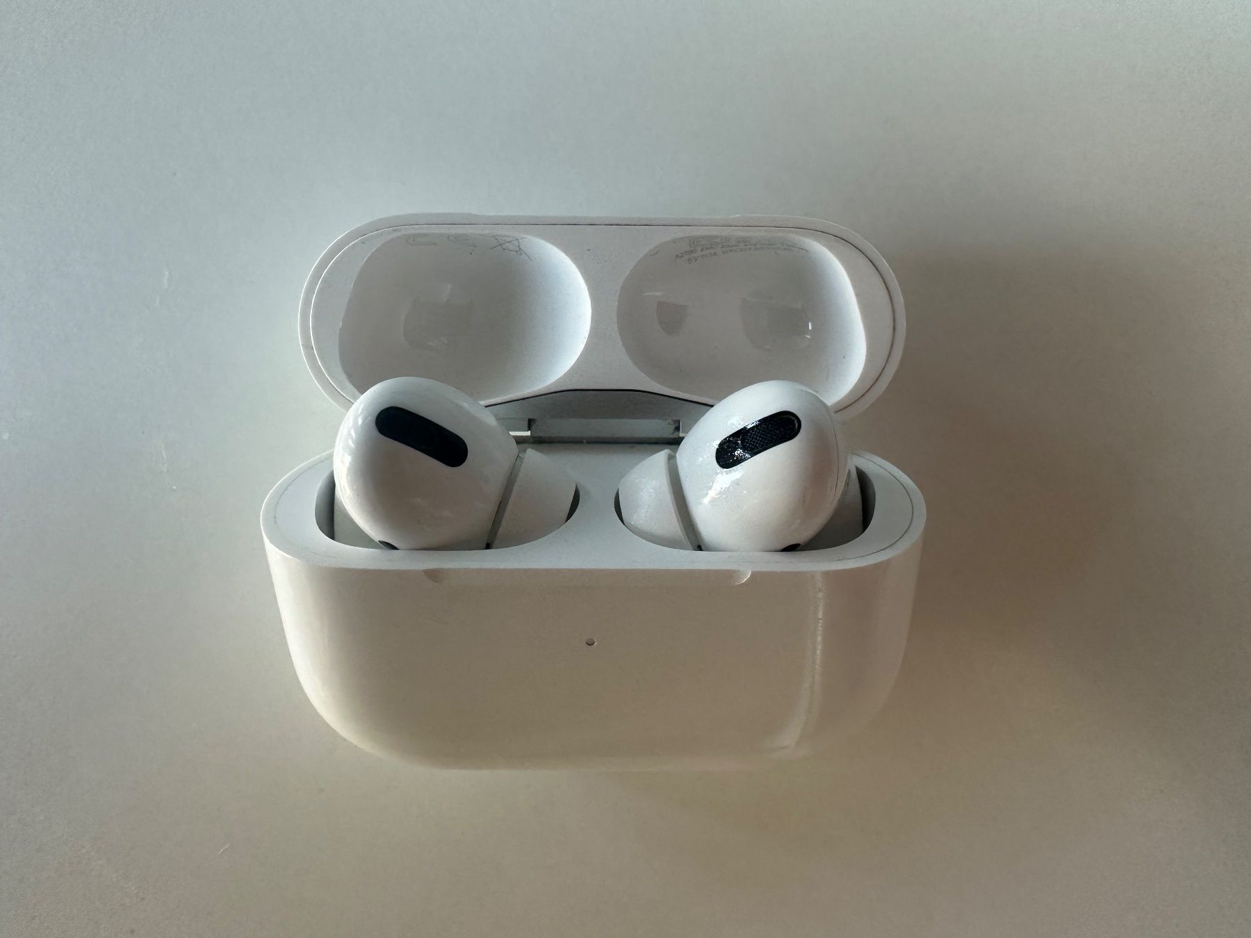 Apple Cuffie: Apple AirPods Pro mit Ladecase – Usato da Luzern venduto da ansmi