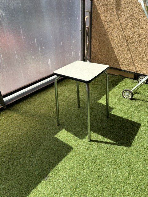Stühle: 2 Chaises et 1 Tabouret Formica – Gebraucht aus Vevey von jea_fyh5 1