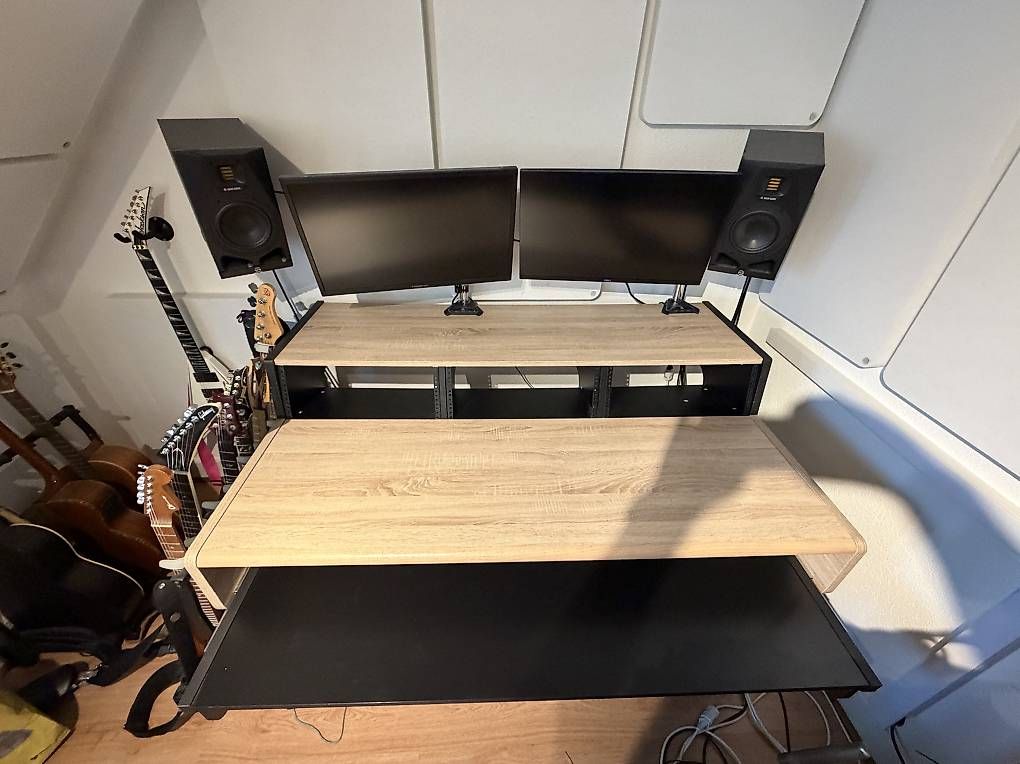 Tische: Studiotisch in gutem Zustand – Gebraucht aus Bremgarten AG von MartinFrey 1
