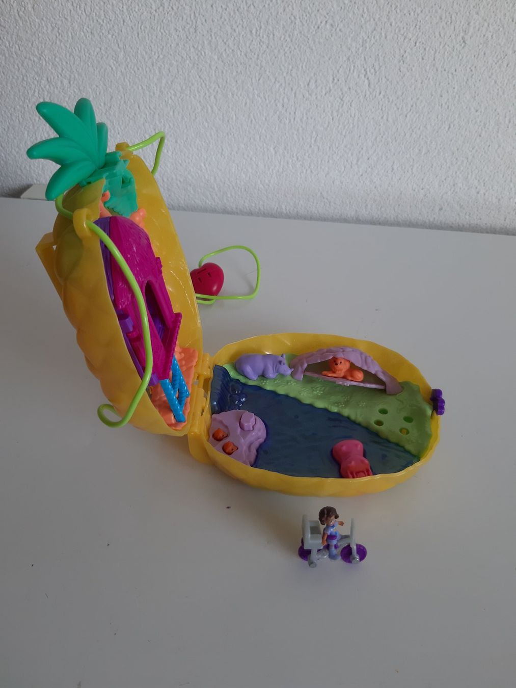 Polly Pocket Spielzeuge: Polly Pocket Tropicool Pineapple Purse – Gebraucht aus Buchs SG von Bray_Law 1