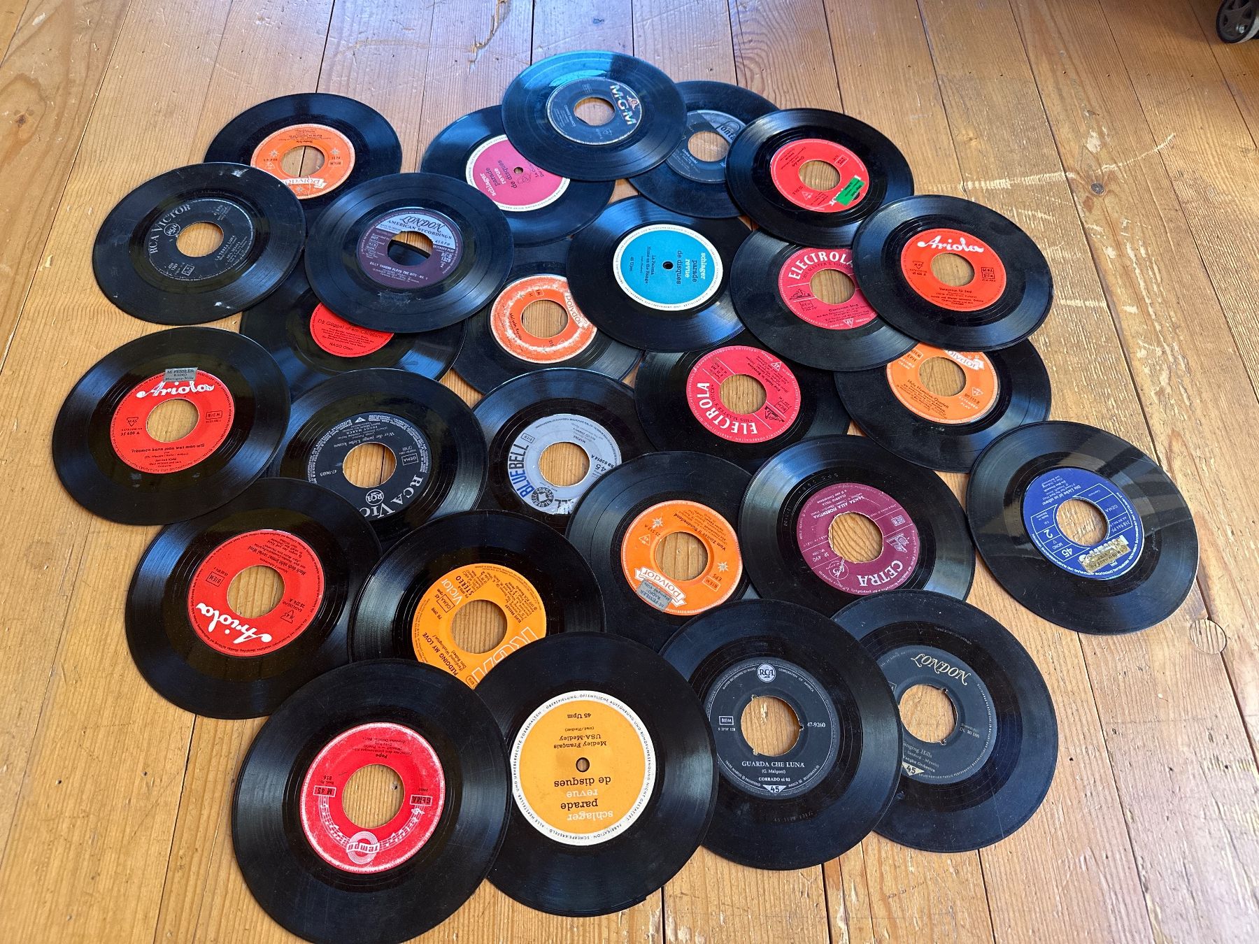 Vinyles: Vinyl Schallplatten Sammlung Deko – Défectueux à Flanthey par ale_xandra