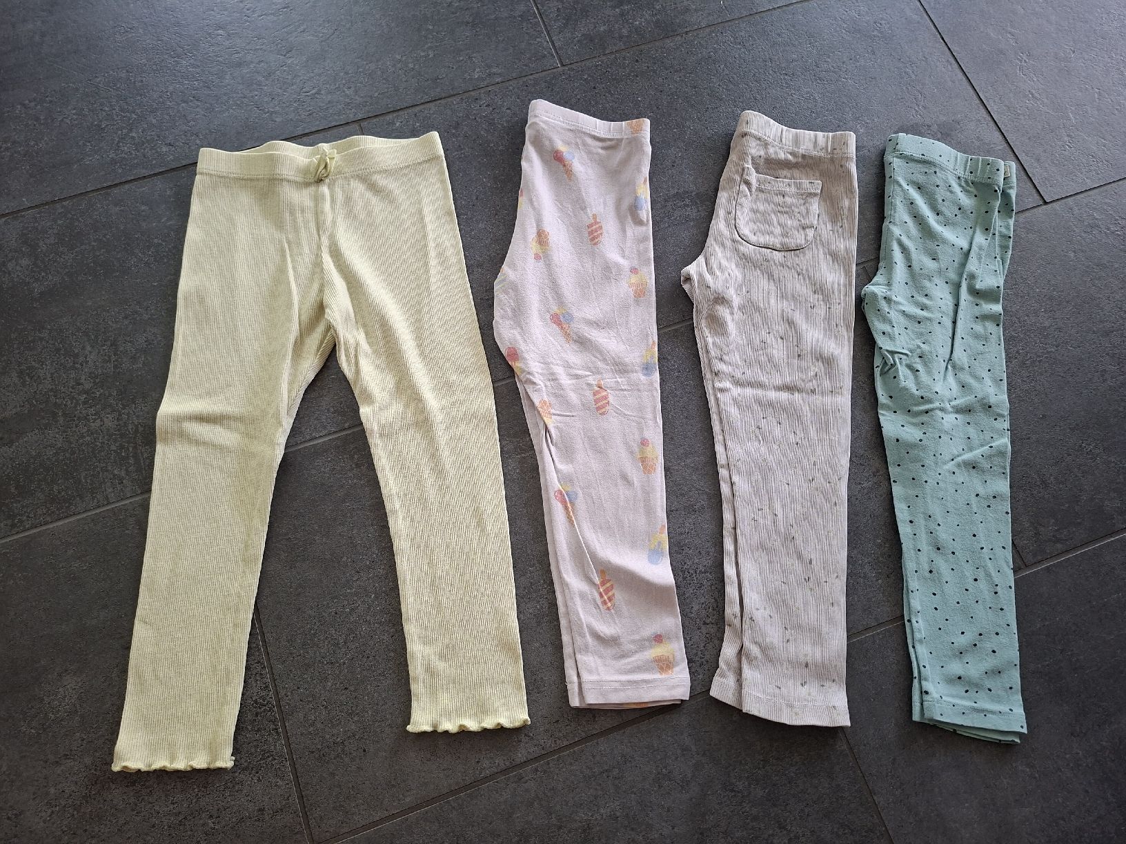 Lotti & Set di vestiti: Hosenset, 8 teilig, Gr. 104 – Usato da Biezwil venduto da Haberli01 2