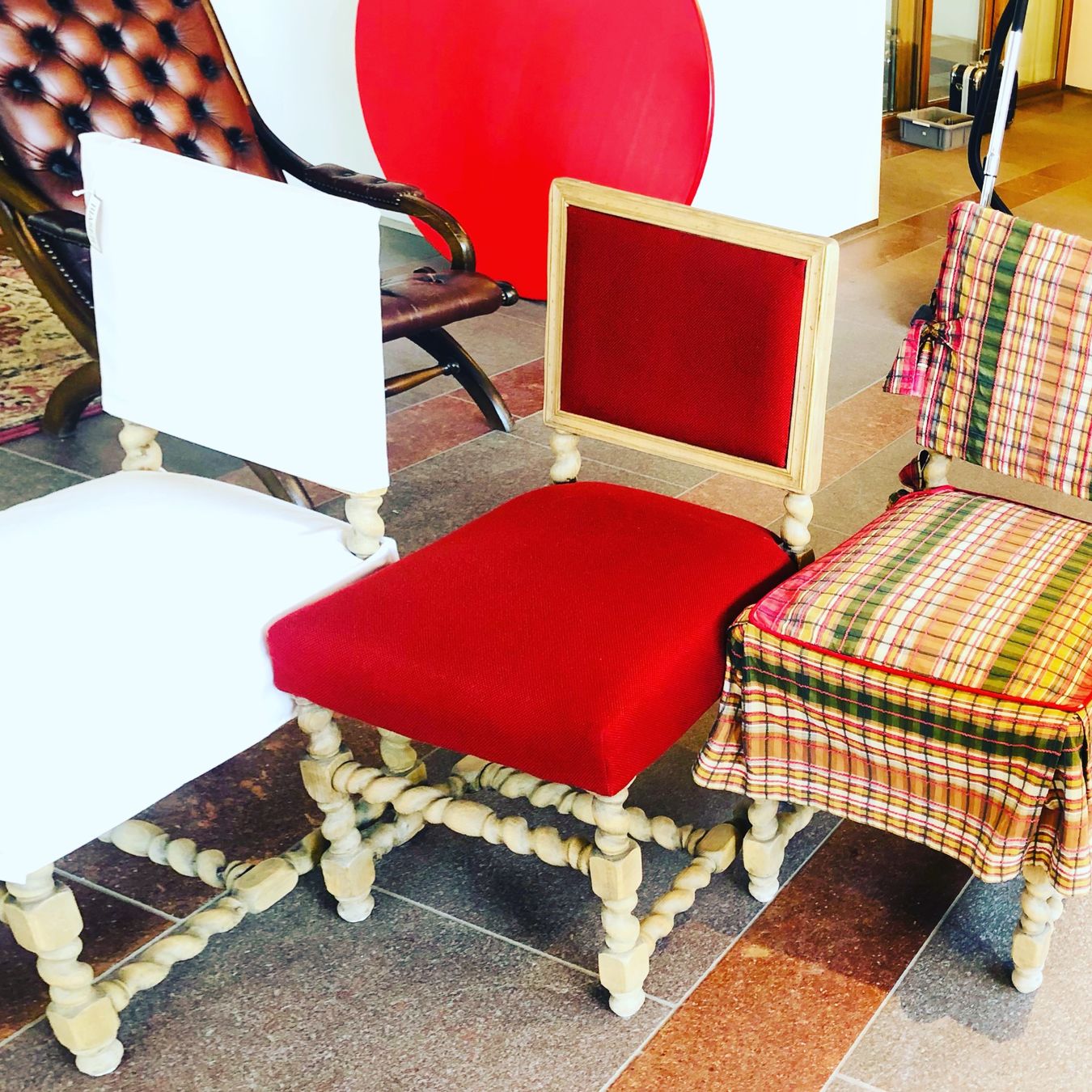Stühle: 4 STÜHLE gepolstert mit div überzügen – Gebraucht aus Zürich von chair02