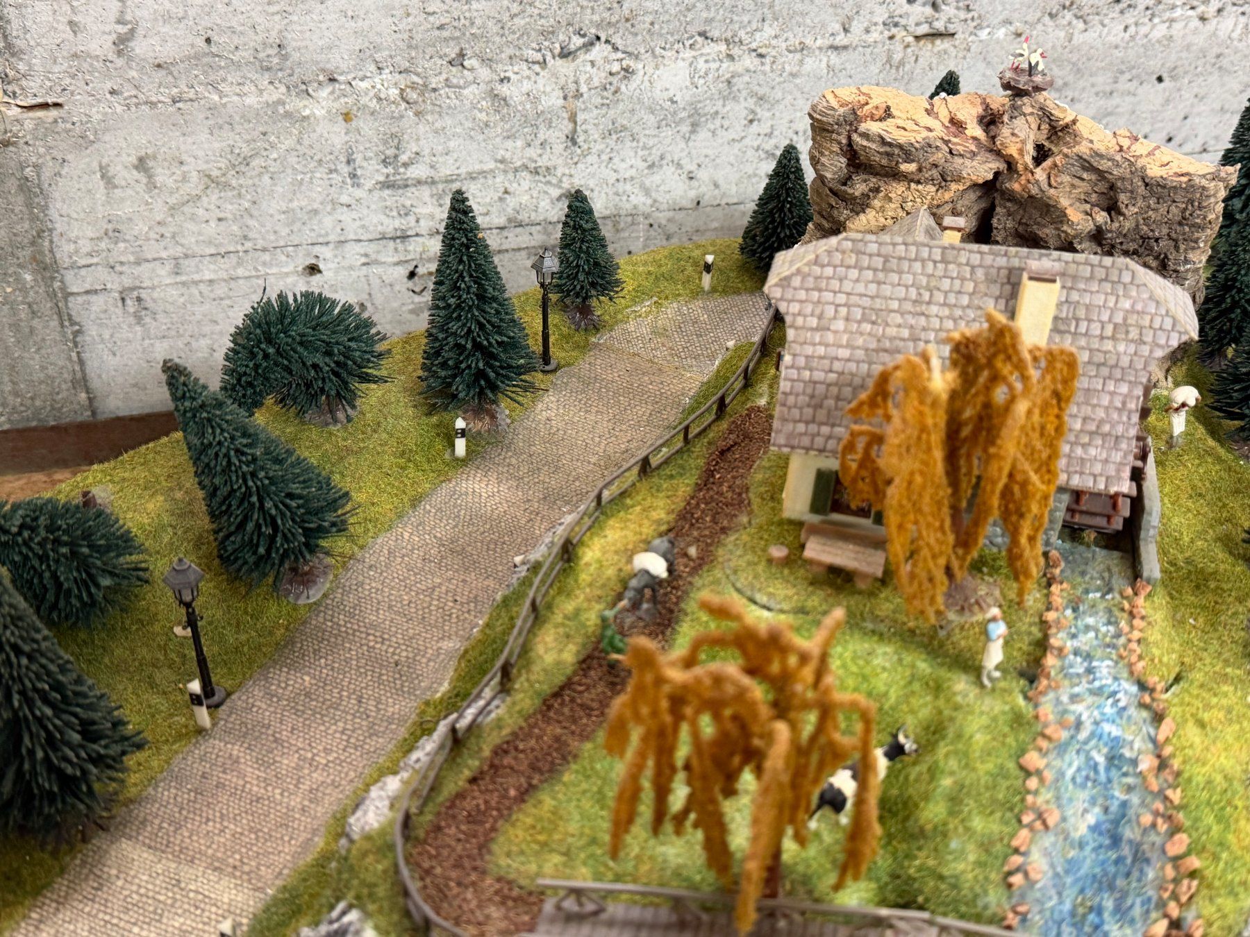 Modellini di ferrovie: Maquette paysage de train HO maison avec éclairage intérieur – Usato da Moutier venduto da Bora33 4