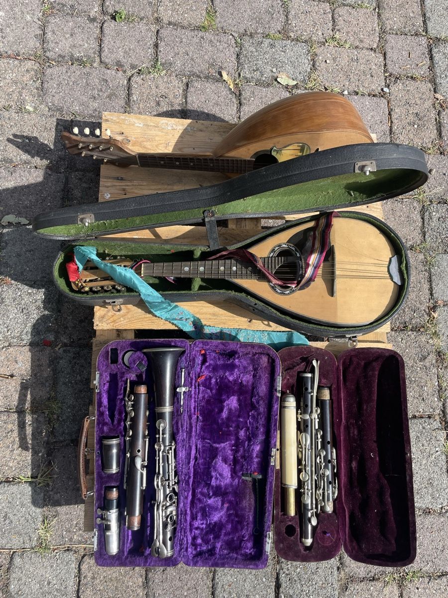 Musikinstrumente: Klarinetten mit Koffer und Mandolinen  – Gebraucht aus Wallisellen von KersP_22