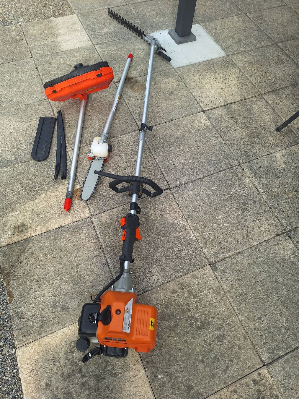 Tutte le macchine: Multi-Tool Gartengerät Benzin - Heckenschere, Säge, Trimmer. – Usato da Uhwiesen venduto da Marthalen02