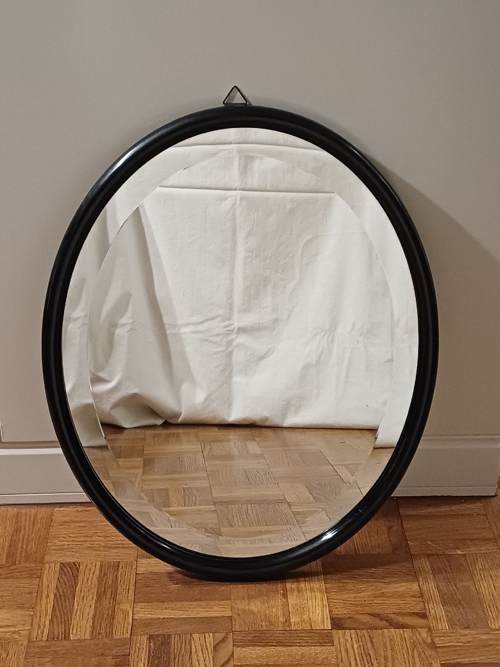 Miroirs: Schöner alter Spiegel, oval / 53 x 42.4cm – D'occasion à Niederuzwil par wolkenlos80
