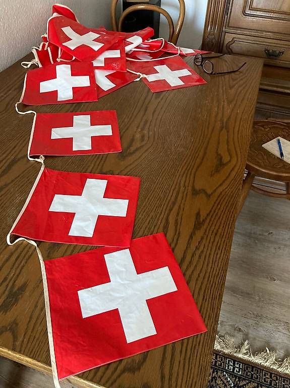 Tutte le decorazioni: Girlande – Usato da Basel venduto da Blaetzlibajass