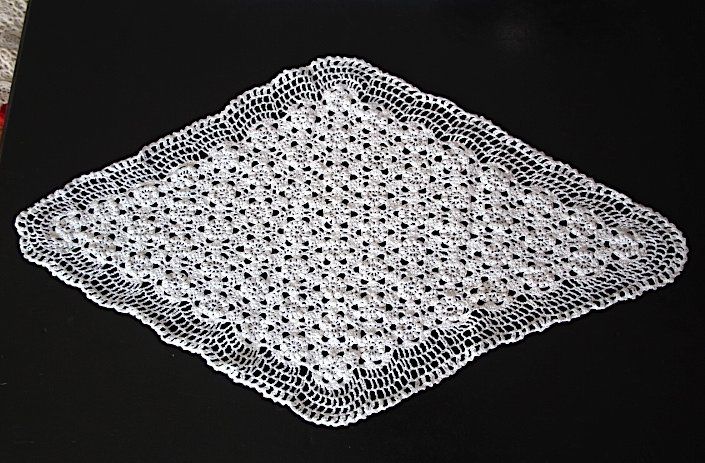 Couvertures: Häkeldecke, 67 cm x  37 cm – D'occasion à Locarno par fripui