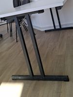 Bürotisch weiss mit Metallgestell akzeptabler Zustand