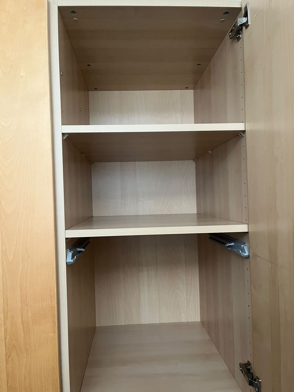 Ikea Schränke: Armoire 3 portes – Gebraucht aus Châtel-St-Denis von don_nlx8 1