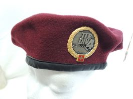 Schweizer Armee Béret sehr schöner Zustand + Emblem Gr.56-57