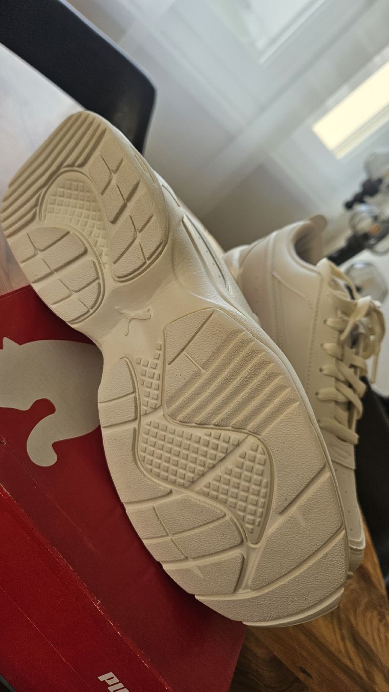 Puma Damenschuhe: NEU Puma Sneaker, Weiss, Gr. 40 – Neu und originalverpackt aus Rapperswil SG von liivea 1