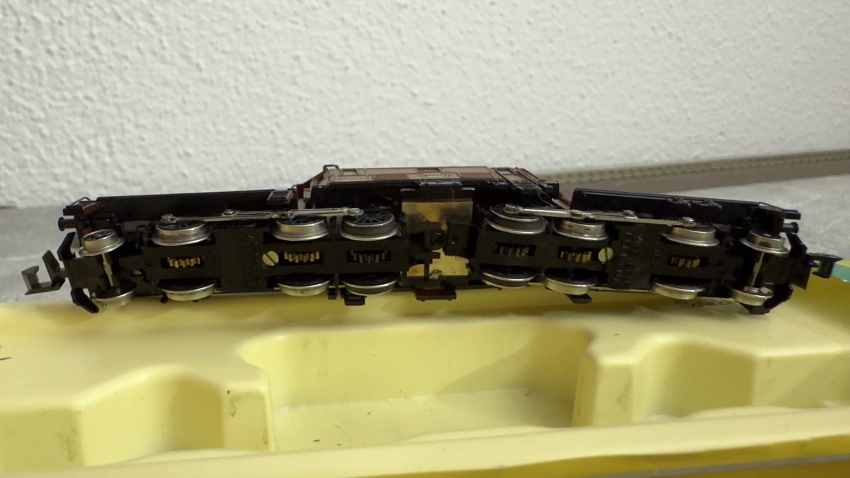 Trix Modellini di ferrovie: Minitrix E-lok Ce 6/8 III Braunes "Krokodil" Spur N – Nuovo (secondo la descrizione) da Schlieren venduto da rat_lq6b 7