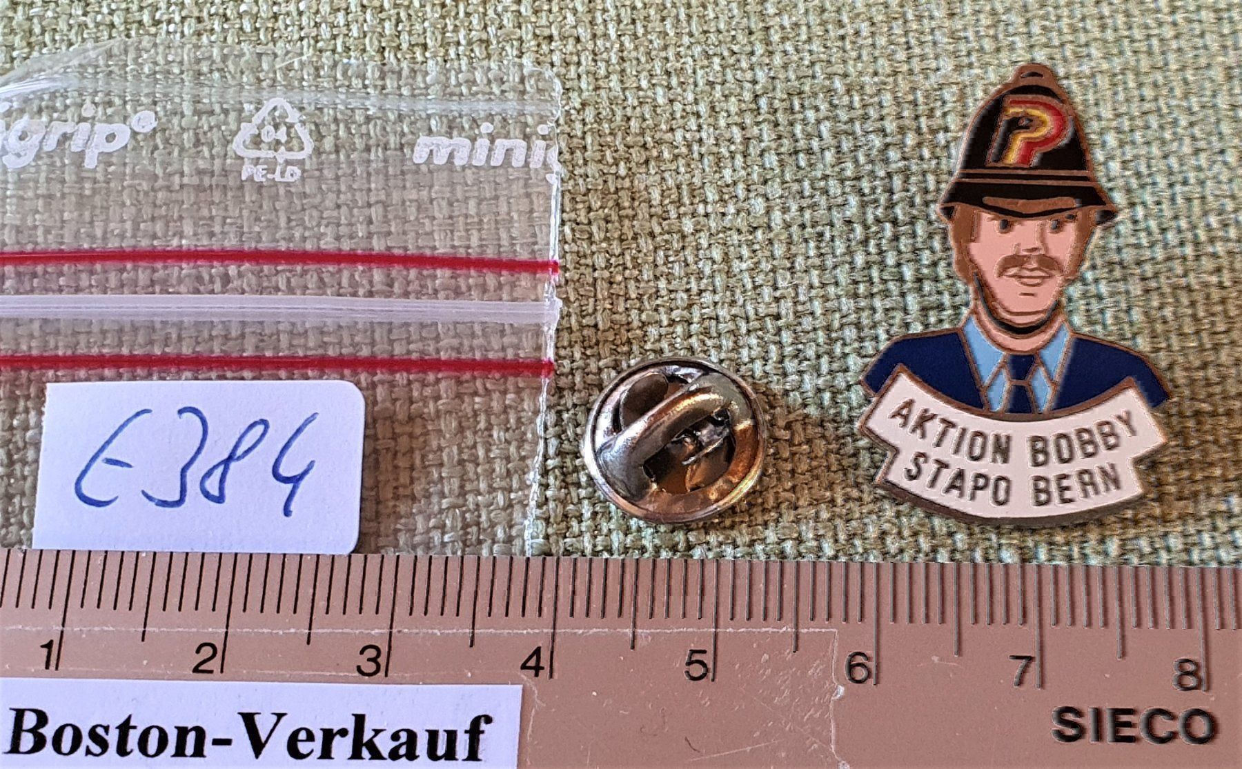 Plaketten & Abzeichen: E384  Pin Aktion Bobby St. Polizei Bern – Gebraucht aus Reinach BL von Boston-Verkauf 2