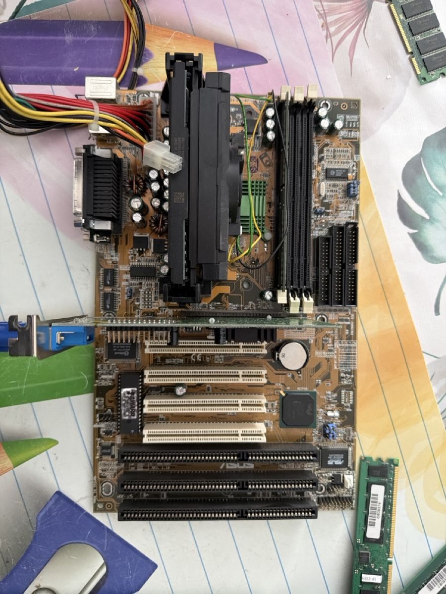 Asus Schede madri: Carte mère Pentium II – Usato da Martigny venduto da capri2800