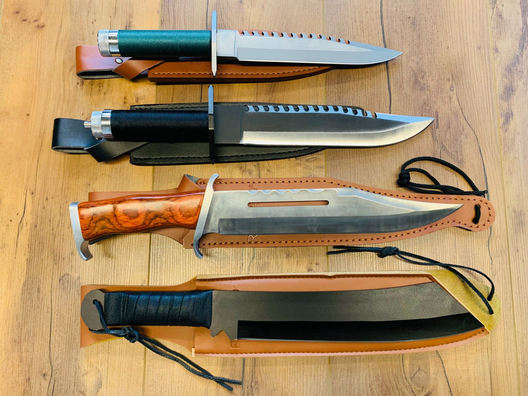Accessori: 4 Stück Rambo Ultimate Messer Bundle NEU – Nuovo e nell'imballaggio originale da Bergdietikon venduto da shopAgent 2