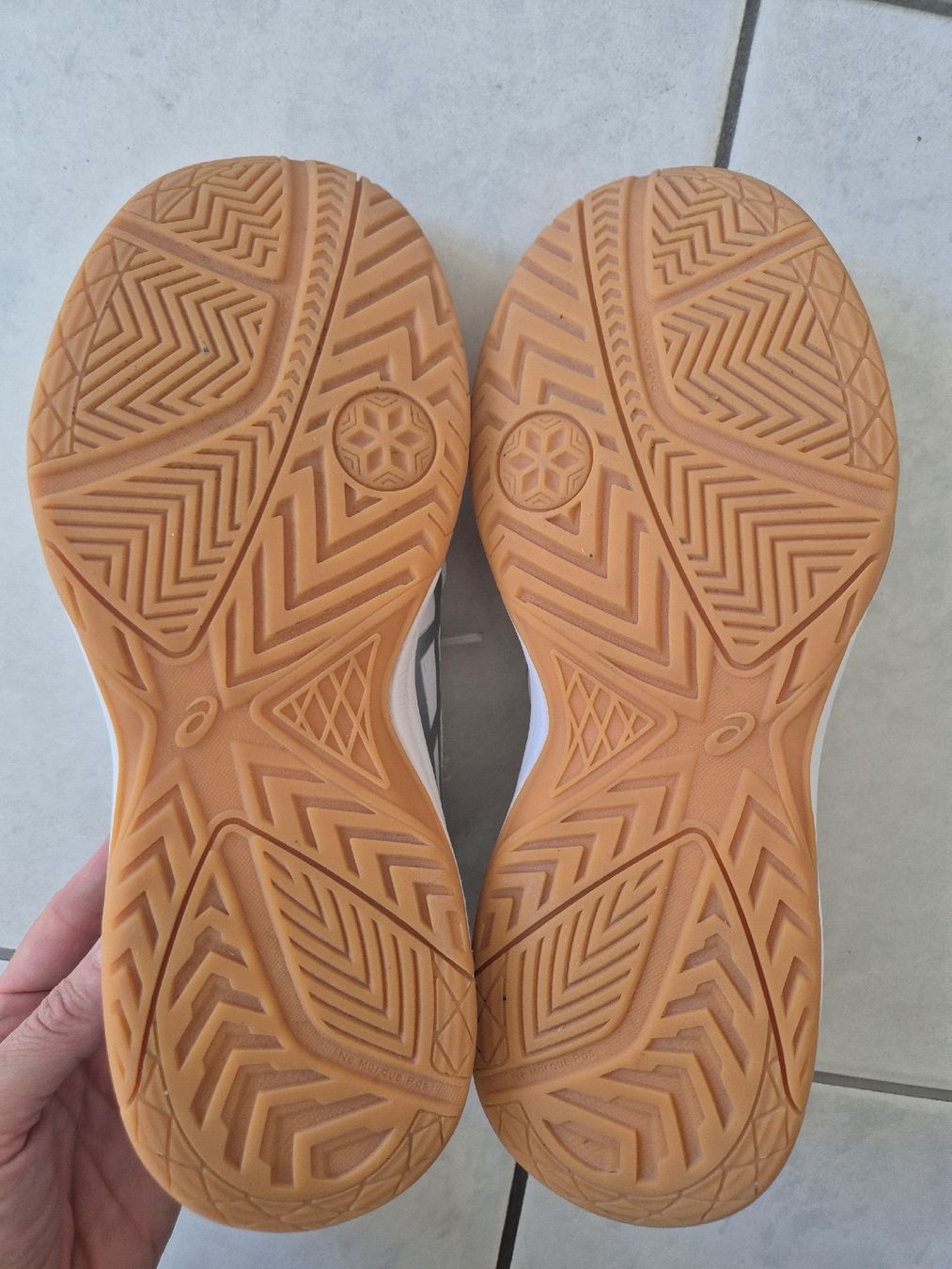Asics Chaussures femmes: Hallenschuhe Asics, Gr. 39 – D'occasion à Belp par nibeas 3