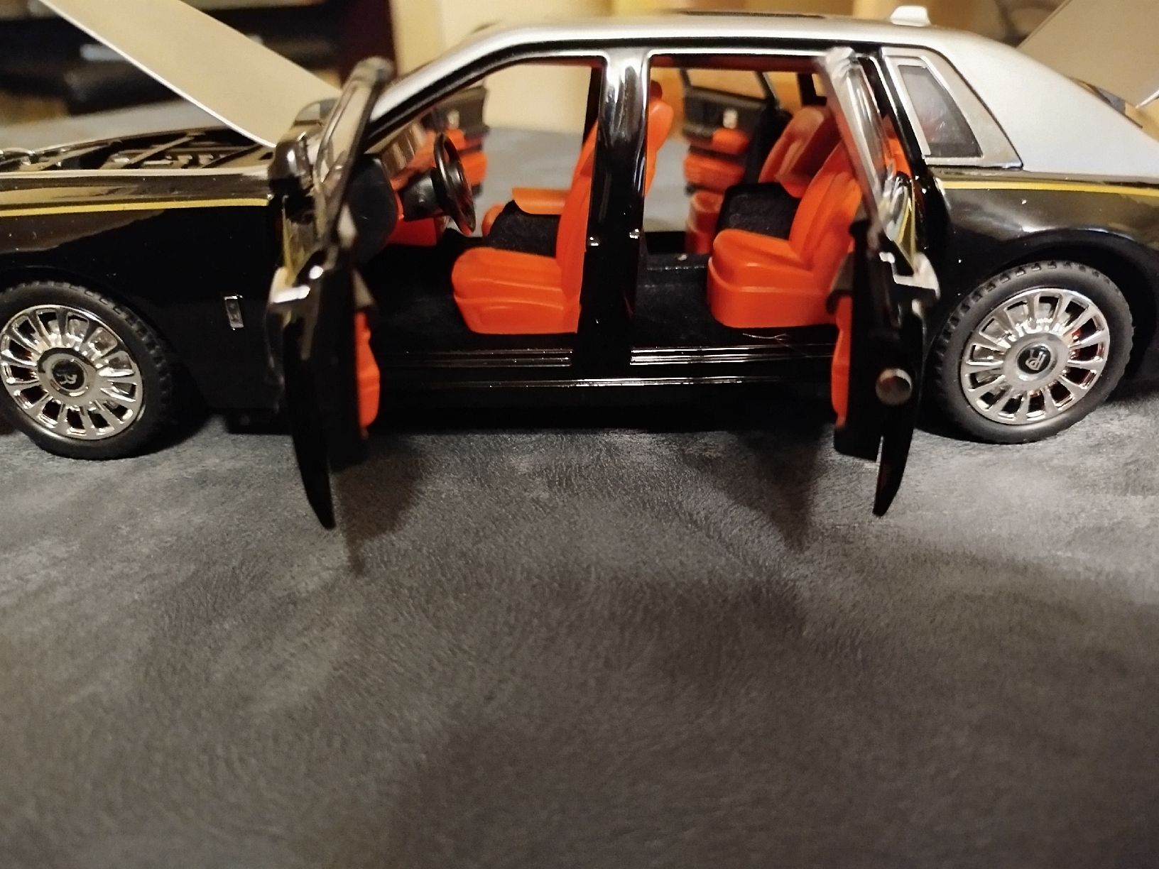 Rolls Royce Modellini d'auto: Rolls Royce Phantom Miniature, Édition Limitée - Neuf 1/18 – Nuovo e nell'imballaggio originale da Neuchâtel venduto da lyd_67kk 3