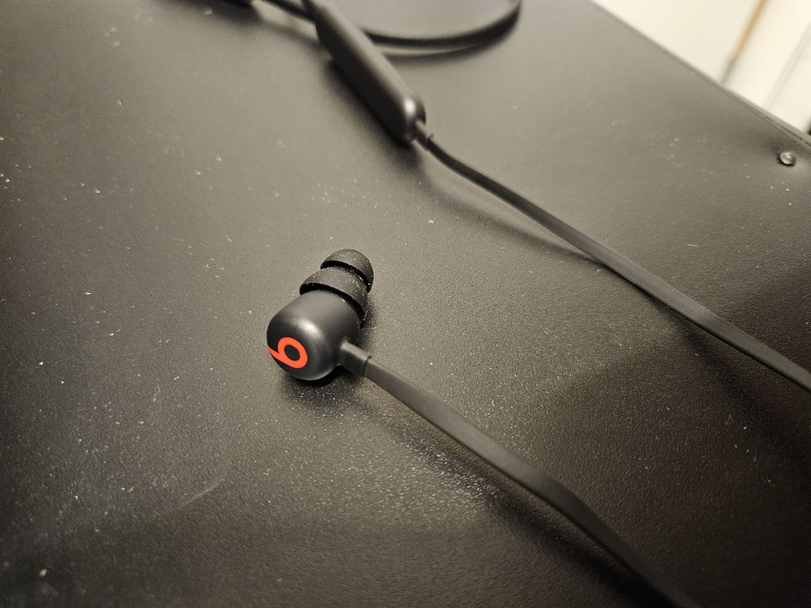 Beats Casques audio: Ecouteurs Beats sans fil – D'occasion à Veyras par Vince_396