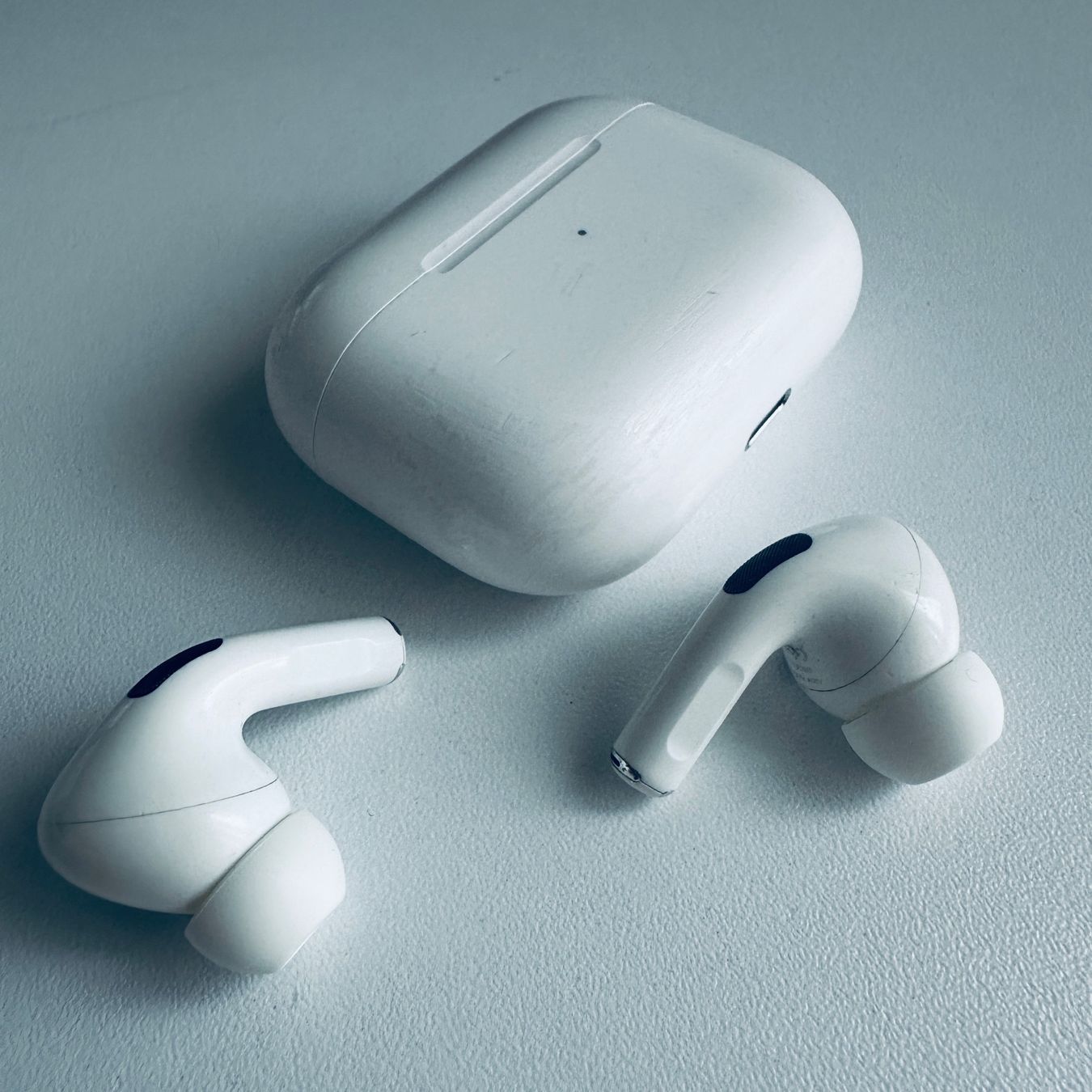 Apple Cuffie: Original Apple AirPods Pro 1 Gen. mit Wireless Case & Kabel – Usato da Basel venduto da MY.AIRPODS.SHOP 3