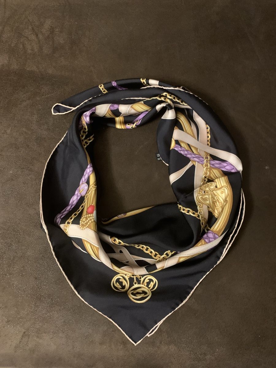 Gucci Foulard & Sciarpe: Gucci Foulard  – Usato da Bergdietikon venduto da zor_856j