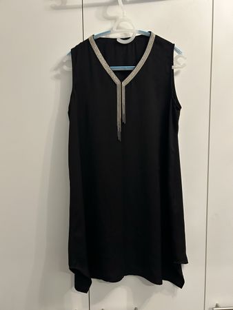 Damen Kleid schwarz mit Kette Grösse M neu
