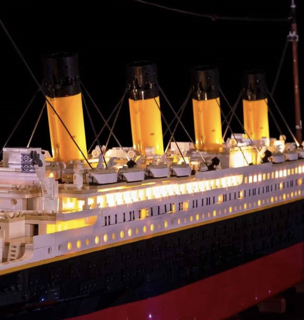 Lego Tutte le decorazioni: Lego Titanic mit eingebauter Beleuchtung! – Nuovo (secondo la descrizione) da Widnau venduto da tim_y9wz 1