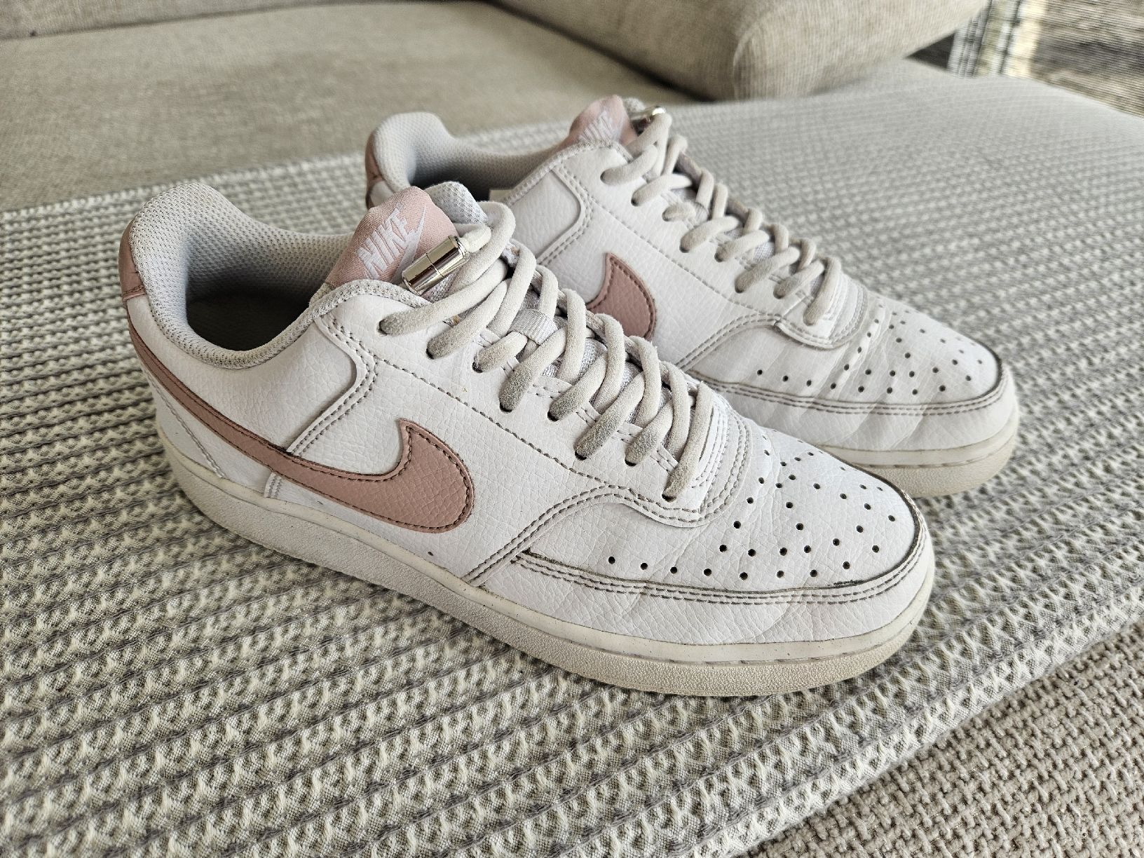 Nike Chaussures femmes: Nike Turnschuh Gr. 37/38 – D'occasion à Gisikon par man_j7bg 1