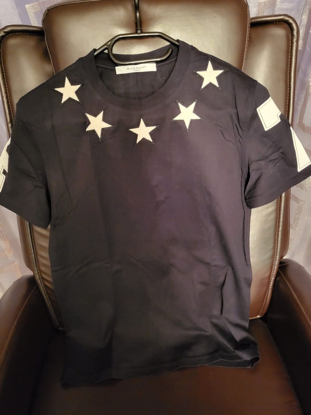 Givenchy T-shirt: Givenchy T-shirt – Nuovo (secondo la descrizione) da Grenchen venduto da Lucifero17