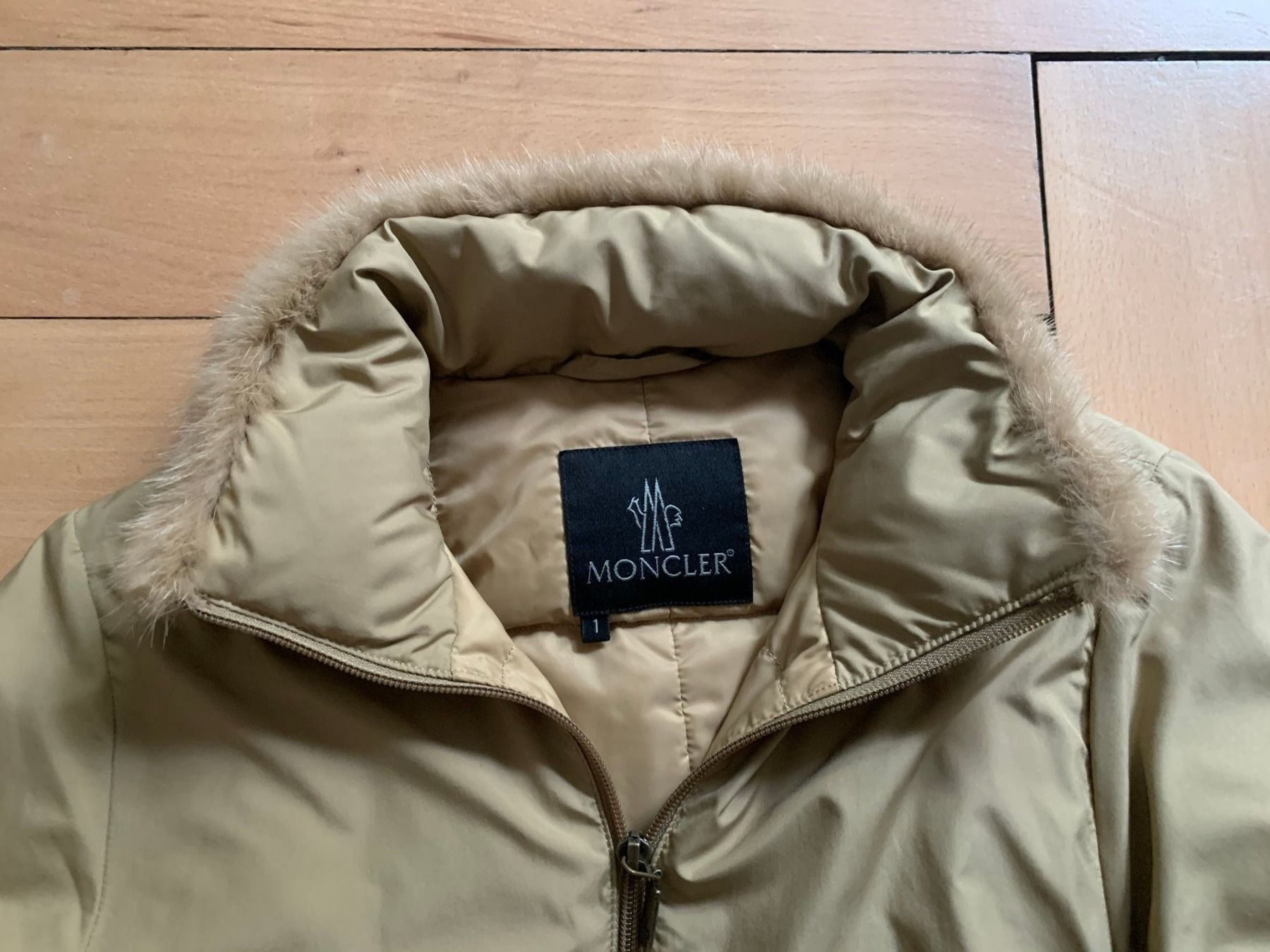 Moncler Giacche: MONCLER - Daunenjacke beige 36 – Usato da Zürich venduto da Diazaio 4