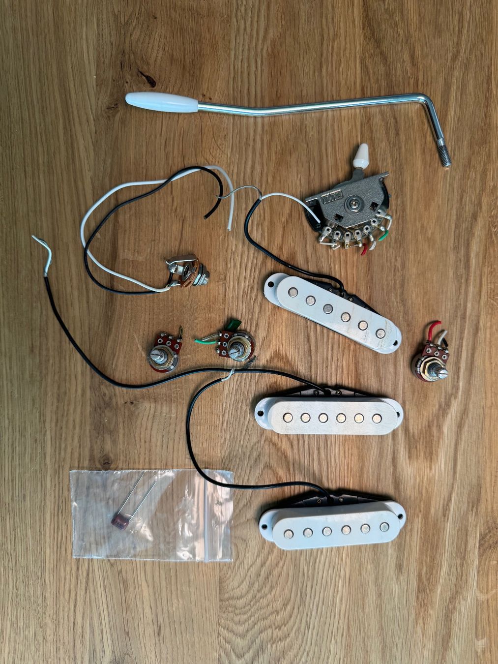Aria Strumenti musicali: Aria Pro II STG mit Fender Custom 54 Pickups – Usato da Windisch venduto da Robinkae 6