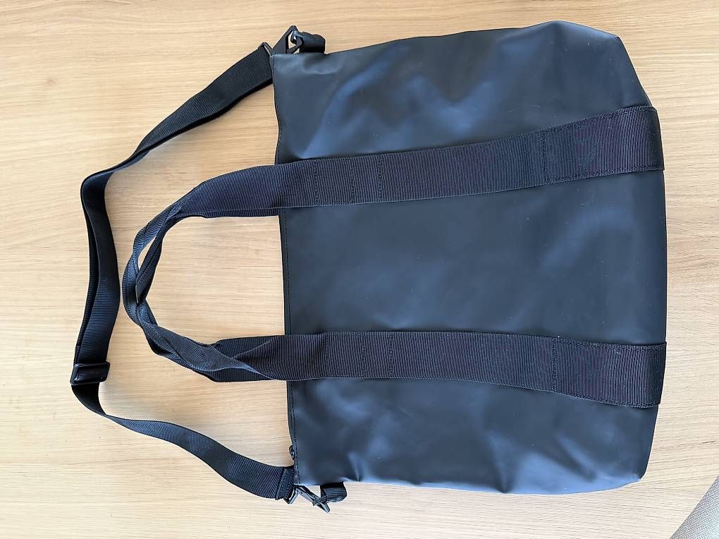 Rains Borse: Rains Tote mini schwarz – Nuovo (secondo la descrizione) da Zürich venduto da MartinaW1995 1