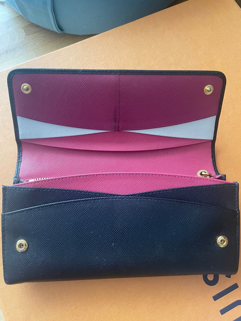 Prada Portemonnaie: Prada Portmonee schwarz pink – Gebraucht aus Zürich von mar_y97k 5