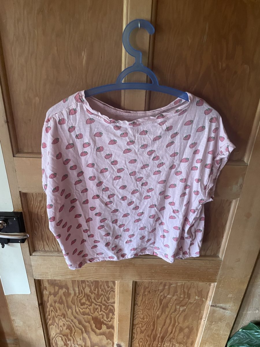 T-shirt: Erdbeere T-Shirt – Nuovo (secondo la descrizione) da Lenk im Simmental venduto da banane50626 1