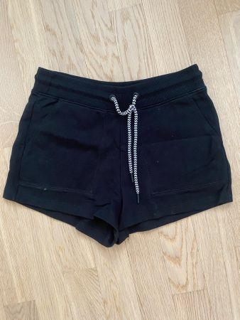 Short F-BSISTER noir taille XS, état neuf