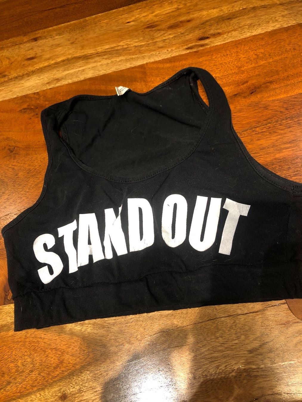 Tops: Schwarzes "STAND OUT" Sport-Top, Gr. S – Gebraucht aus Andwil SG von schmei