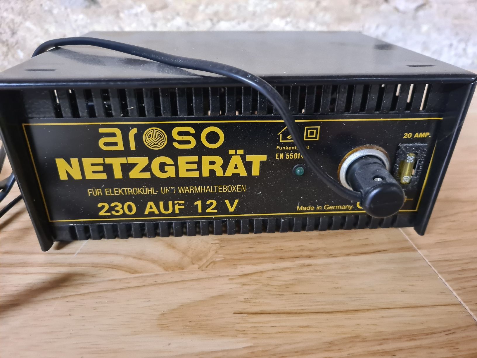 Lecteurs & Adaptateurs: Netzgerät – Défectueux à Waldkirch par Hypertenuse 1