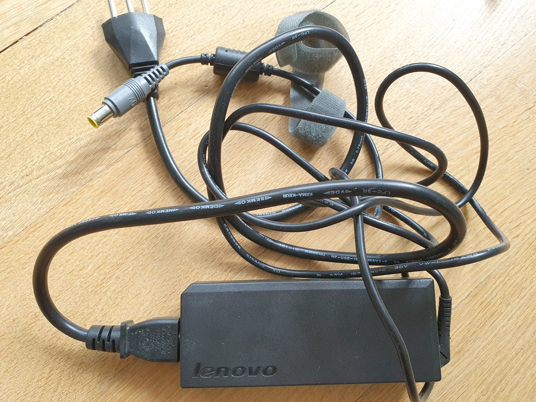 Lenovo Caricabatterie: Lenovo Netzteil 90W – Usato da Bern venduto da Llu