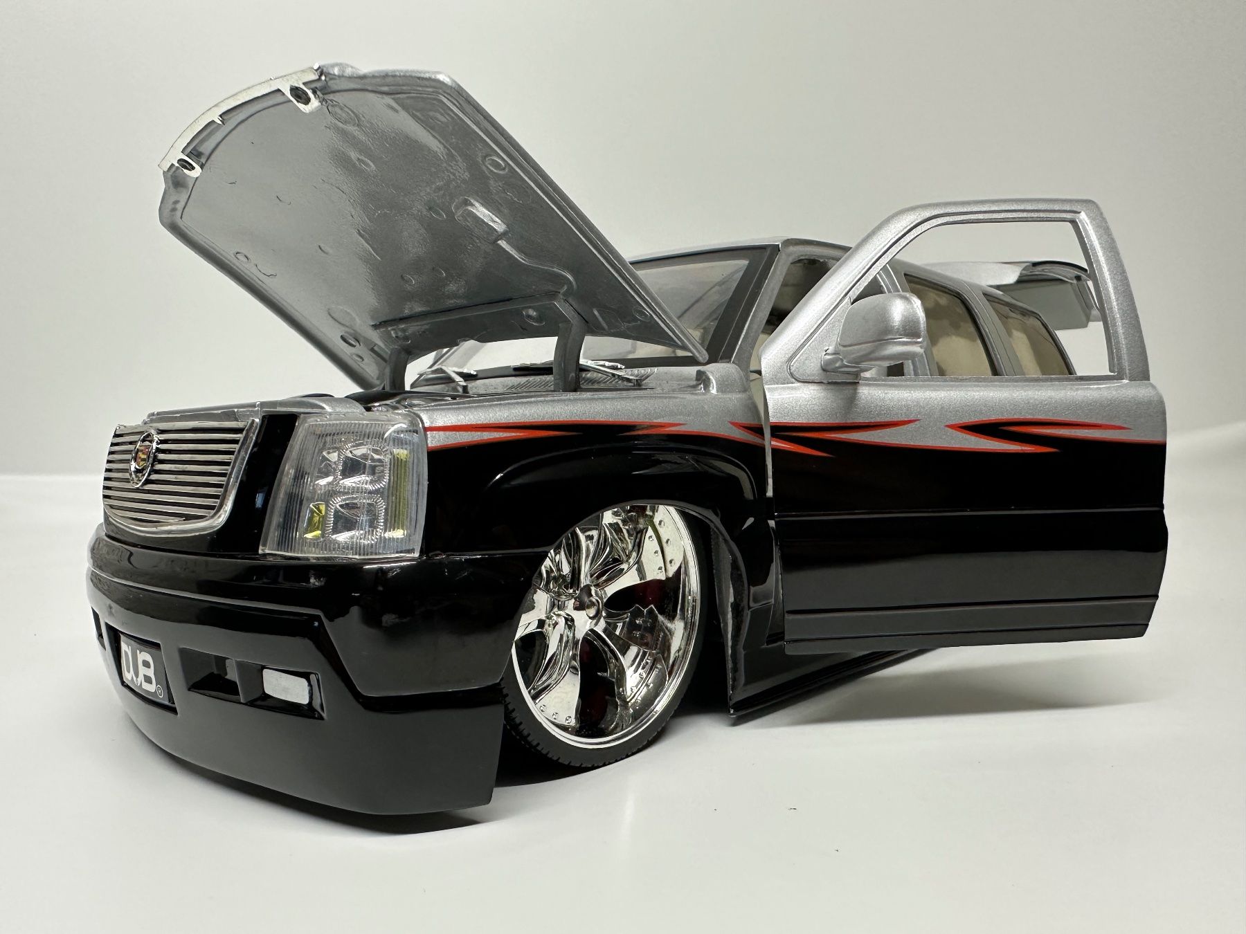 Cadillac Escalade 1:18, schwarz-silber, Dub City, Jada Toys