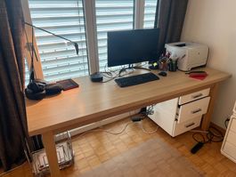 Esstisch aus Holz