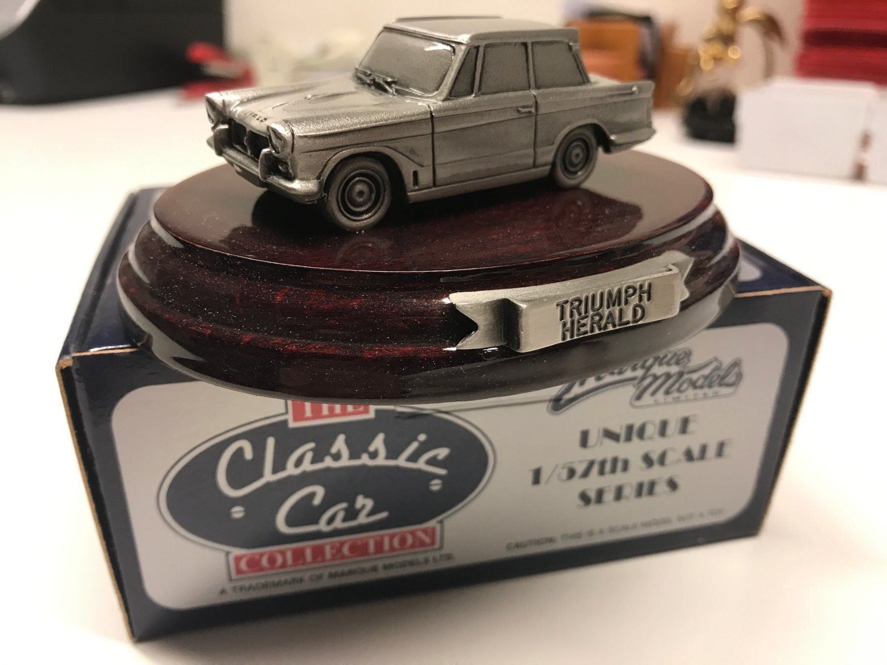 Triumph Modellini d'auto: Triumph Herald two door saloon – Nuovo e nell'imballaggio originale da Giswil venduto da Healey71 2