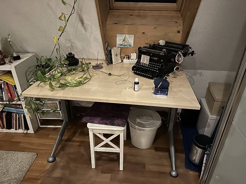 Articoli in legno: Grosses holz Pult – Usato da Reinach BL venduto da sal_k7vn
