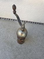 Antike Pfeffermühle aus Grossmutters Zeiten, Vintage