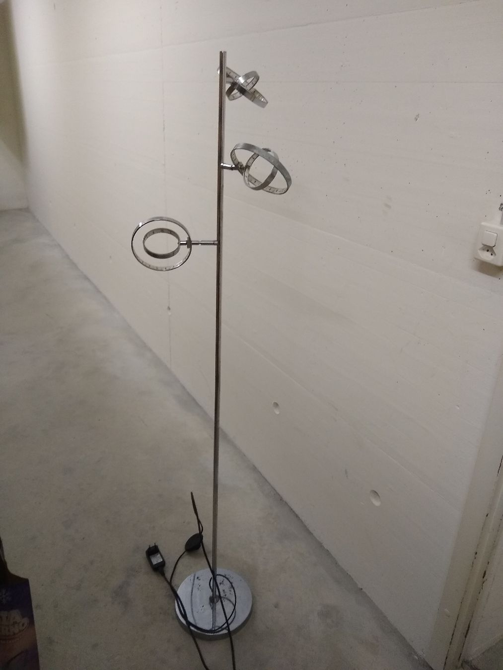 Lampade: Modern Chrome Floor Lamp with LED Rings - 1 ring broken – Usato da Dübendorf venduto da rol_fm6d
