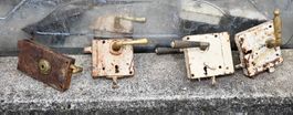4 antike Schlösser ohne Schlüssel