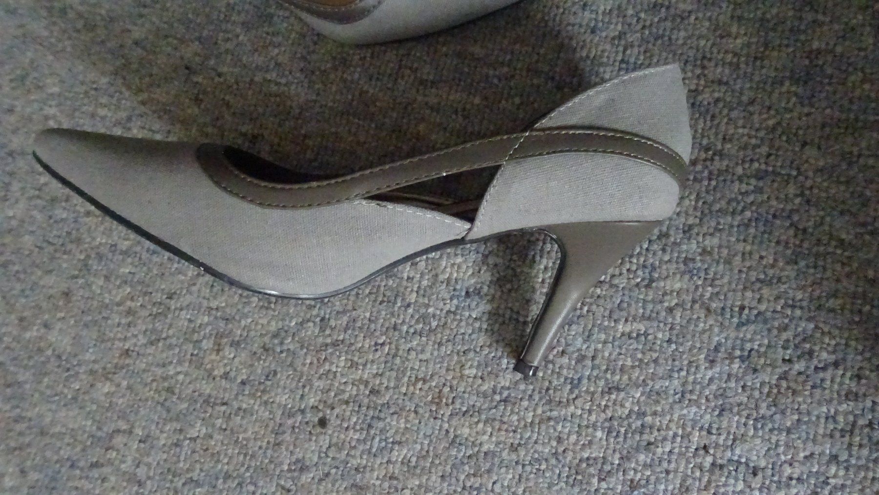 Scarpe da donna: NEU PUMPS  GROSSE 40-  Letzte verkaufe – Nuovo (secondo la descrizione) da Burgdorf venduto da may52 2