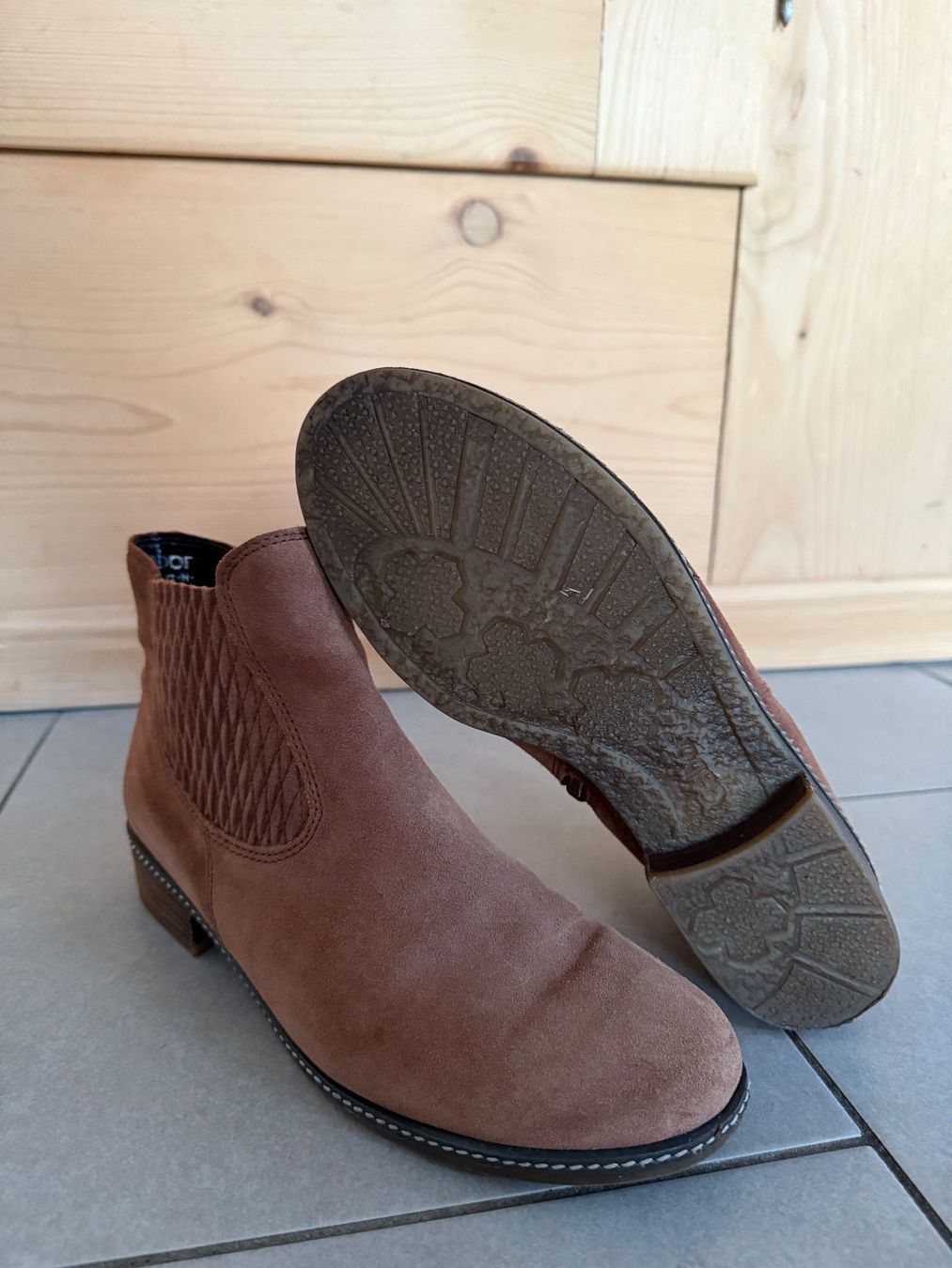 Gabor Scarpe da donna: Gabor Wildleder Stiefeletten Gr. 39 – Nuovo (secondo la descrizione) da Uttigen venduto da Telemark72 1