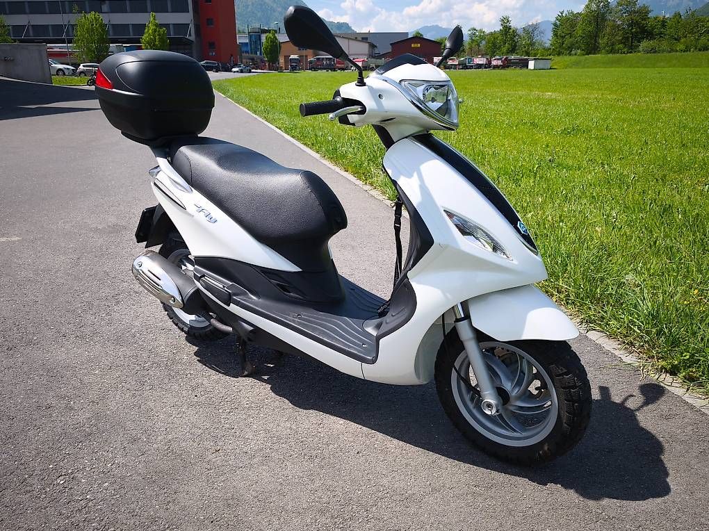 Piaggio Scooter: Piaggio Fly 125 ab Service und MFK – Usato da Kehrsiten venduto da Barmar8 3