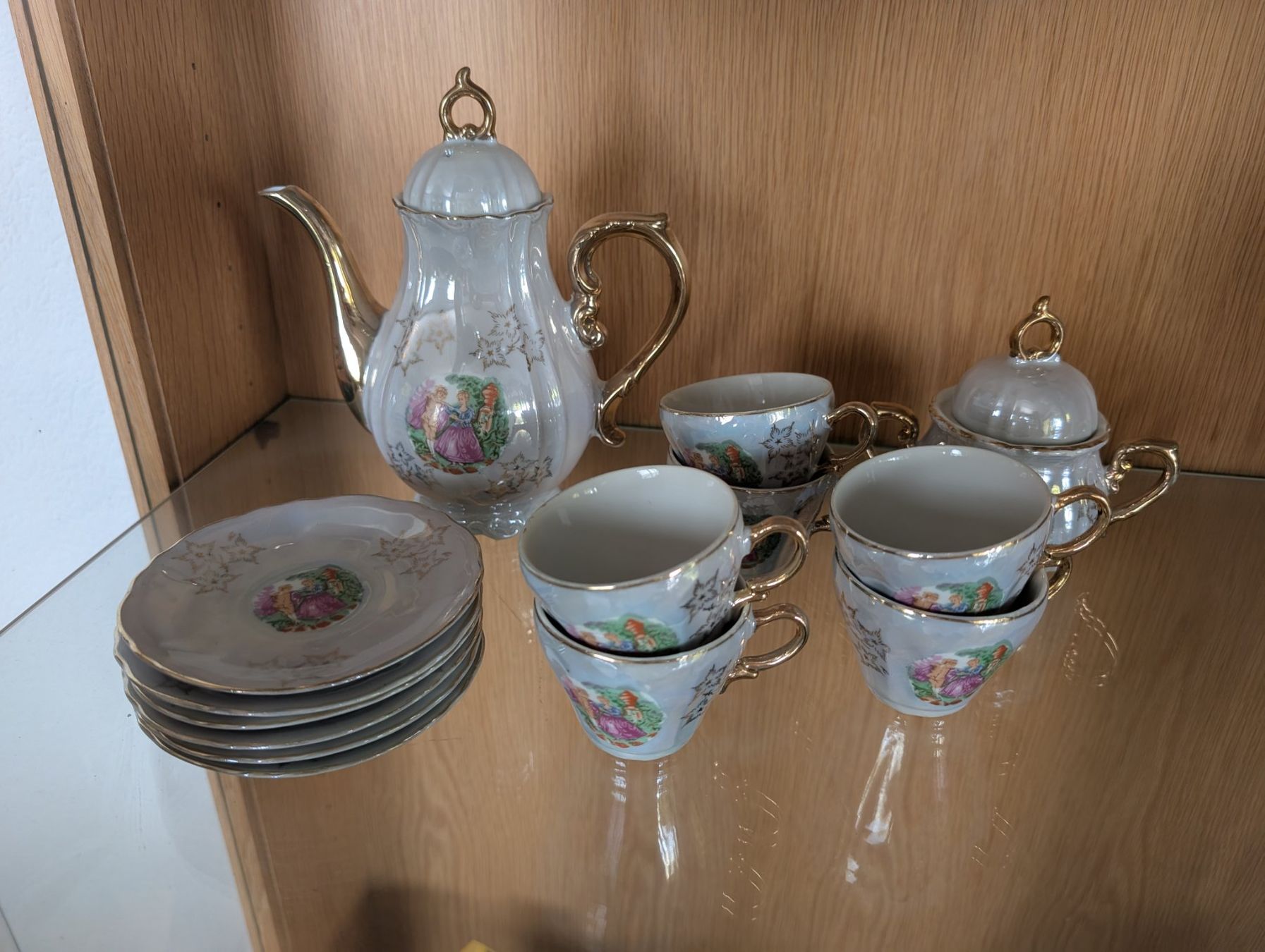Set di piatti: Porzellan-Kaffeeset – Usato da Besenbüren venduto da ram_z8pp